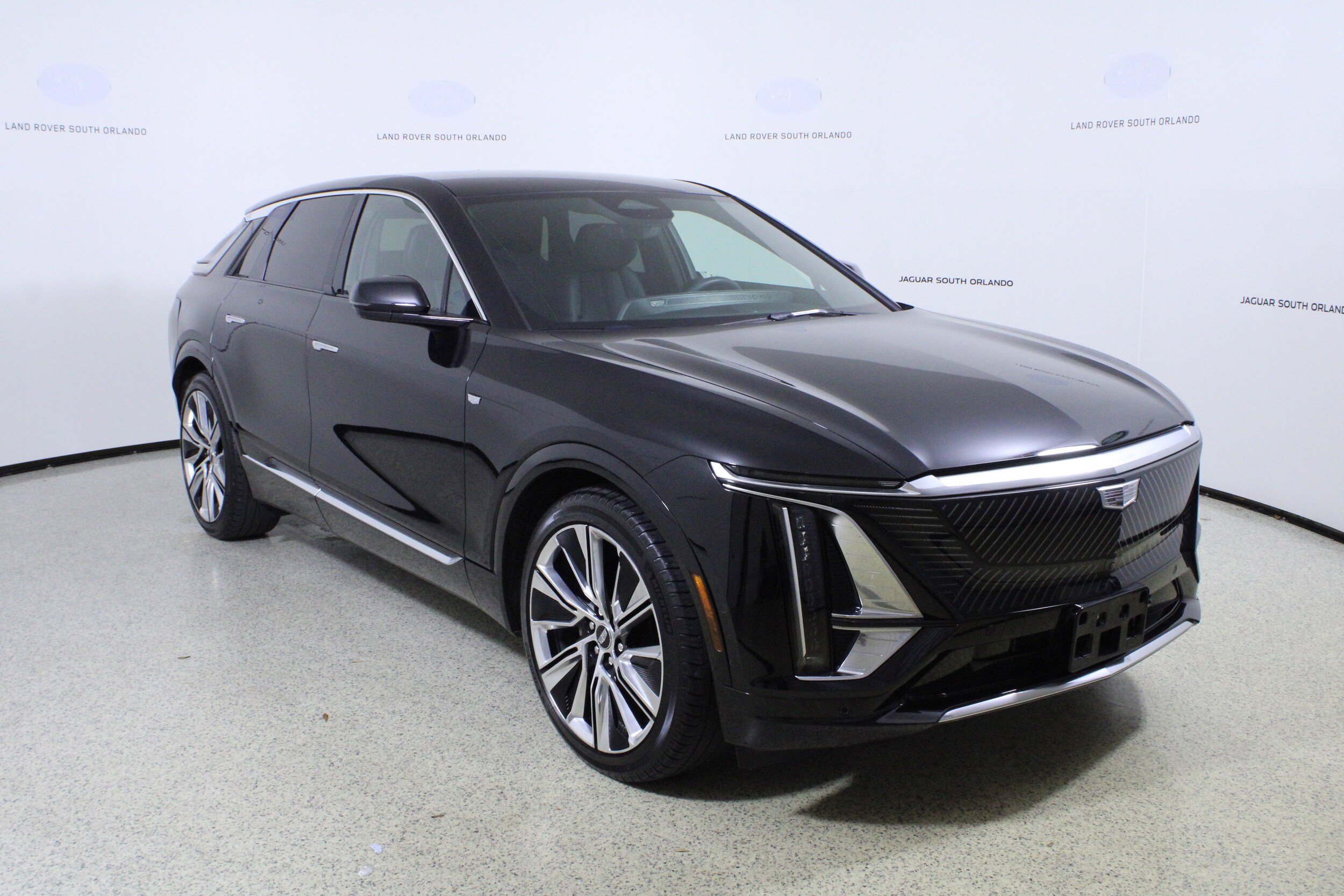 2023 Cadillac Lyriq Luxury photo 3