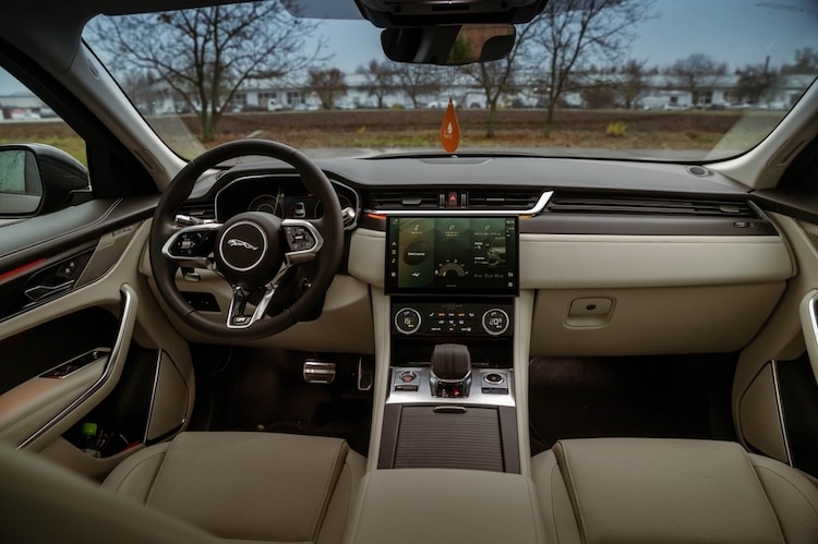 Visit Jaguar South Orlando and take a look at our used Jaguar I-Pace selection. Explore the spacious interior and the robust power of the I-Pace today