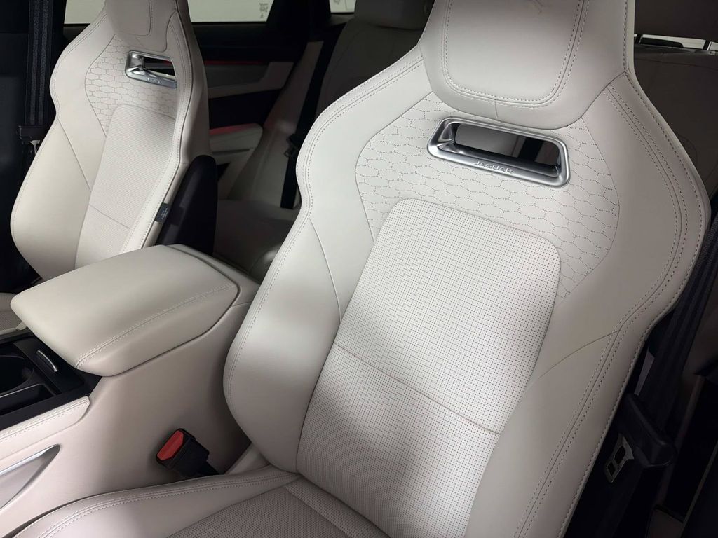2026 Jaguar F-Pace R-Dynamic S - Photo 18