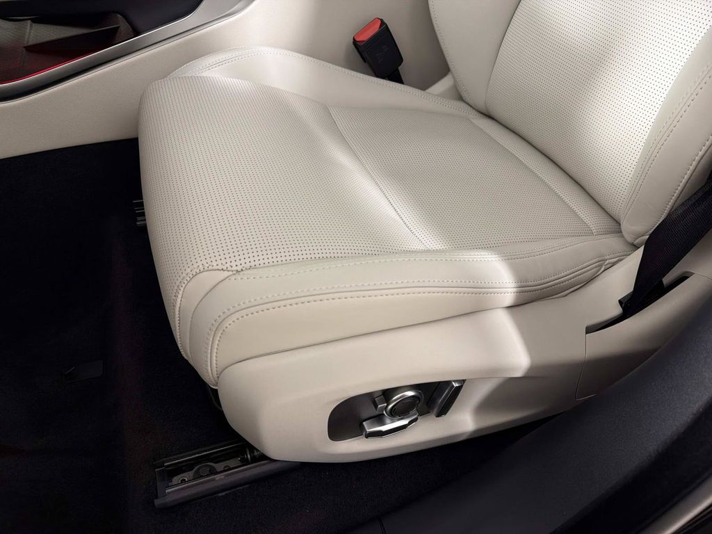 2026 Jaguar F-Pace R-Dynamic S - Photo 17