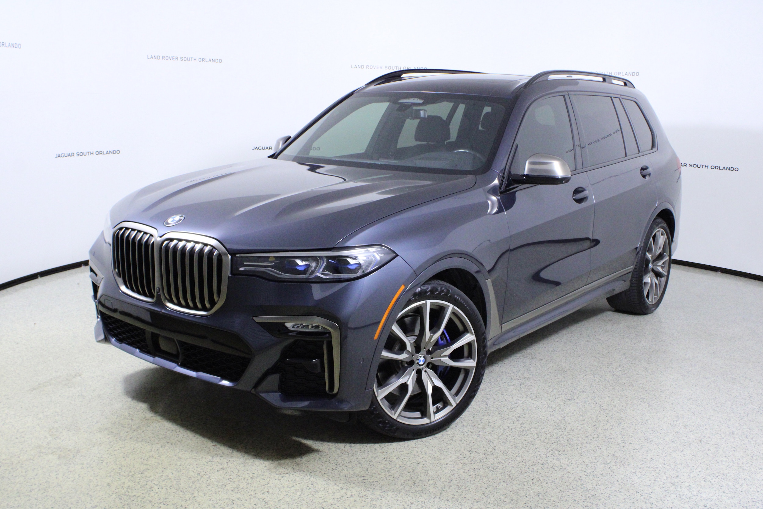 2022 BMW X7 M50i's photo