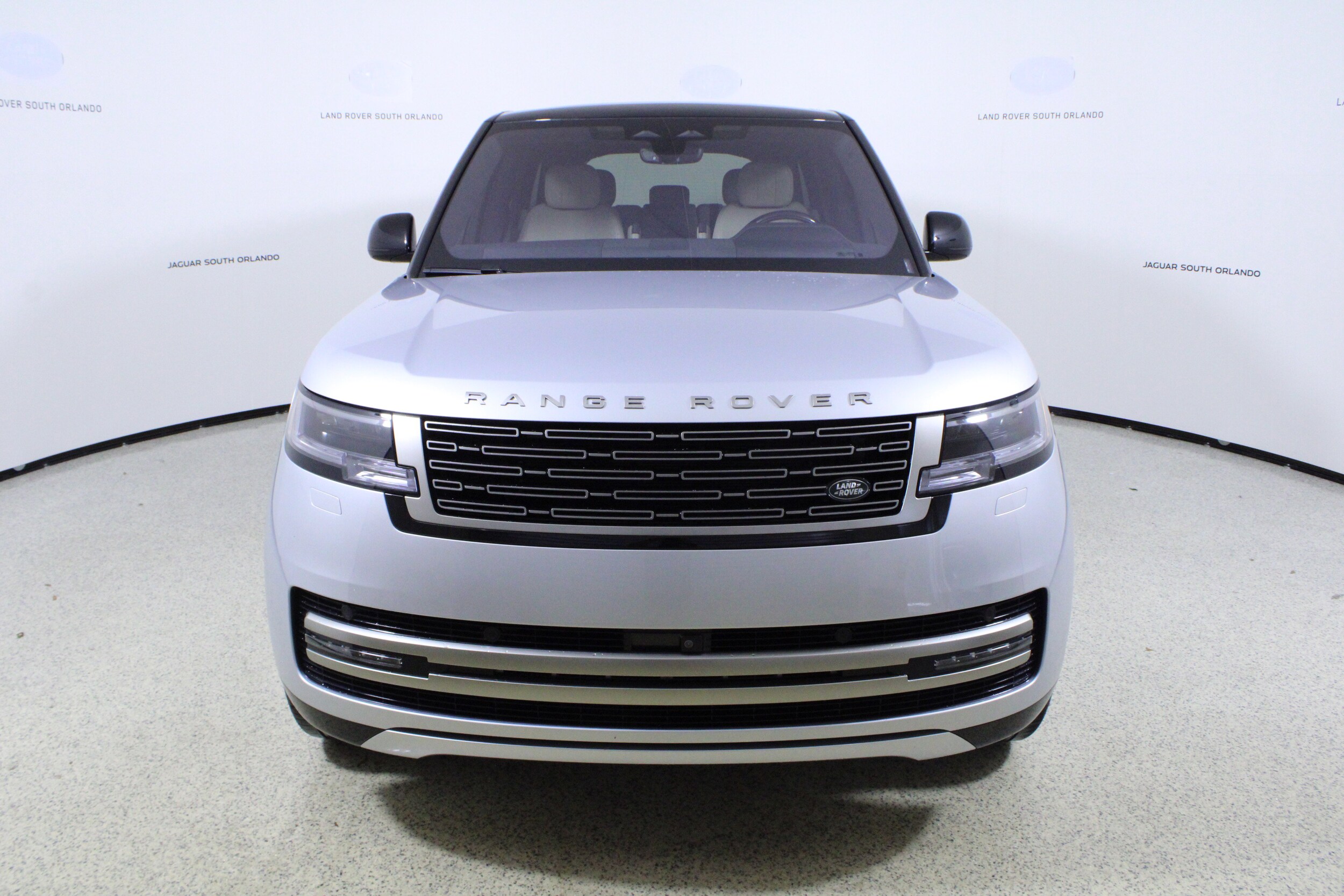 2023 Land Rover Range Rover SE photo 2