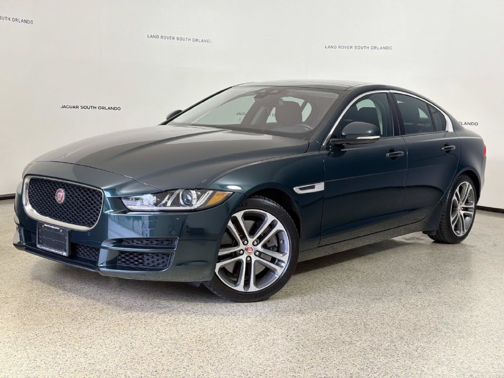  Jaguar XE