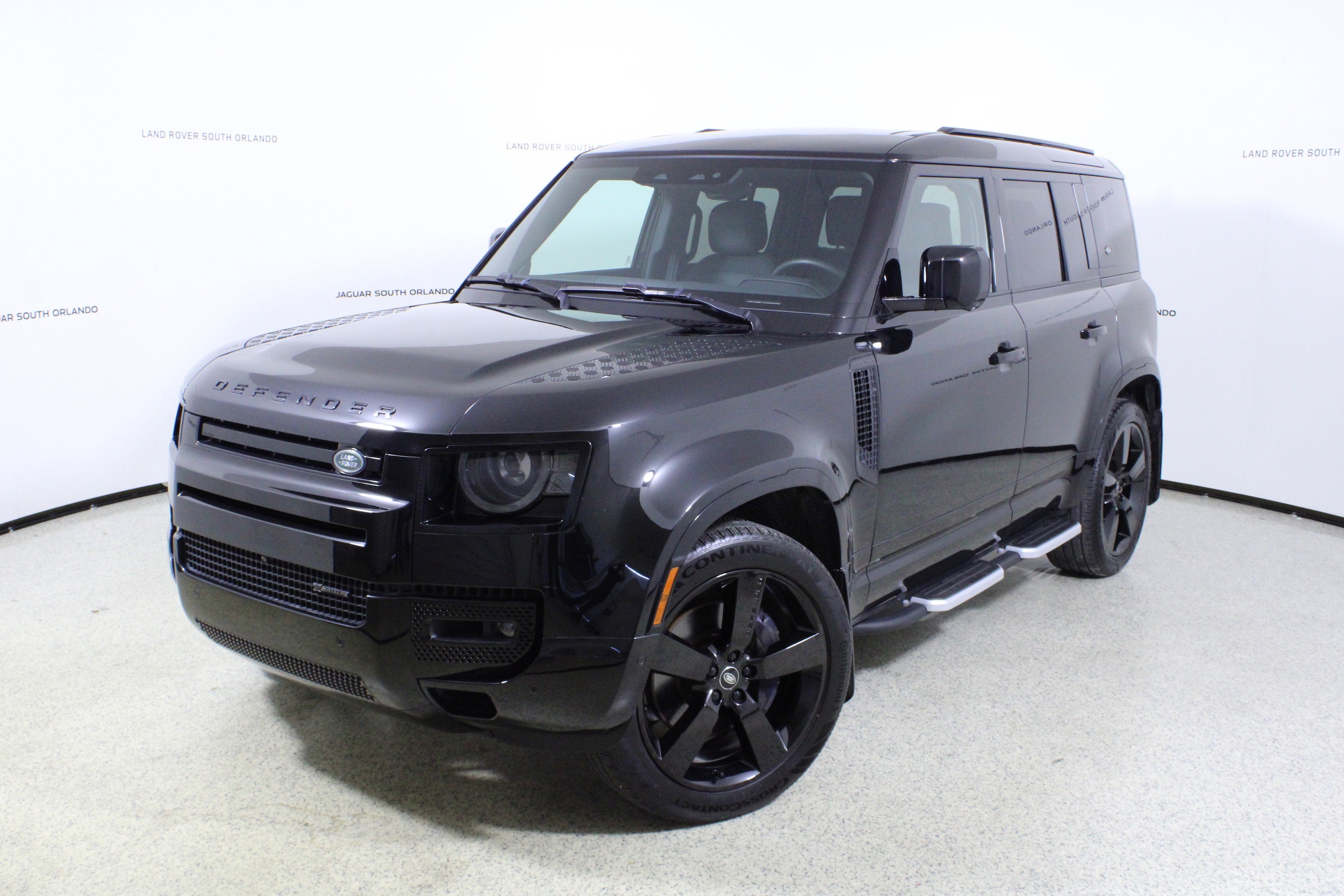 2023 Land Rover Defender X-Dynamic SE's photo