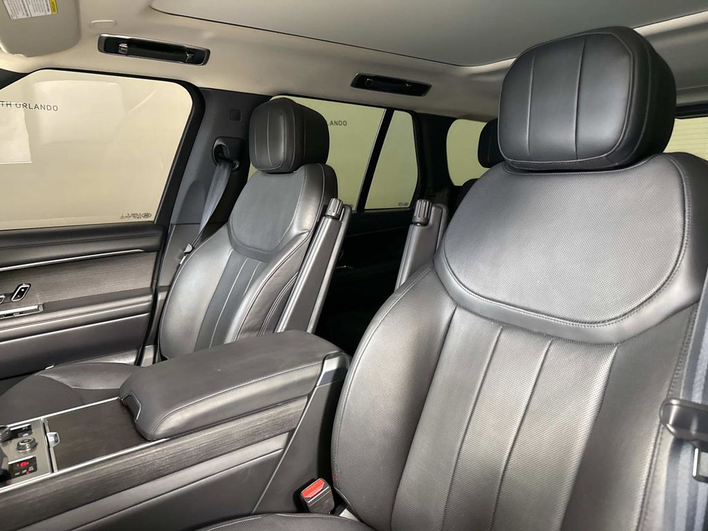 2023 Land Rover Range Rover SE - Photo 20