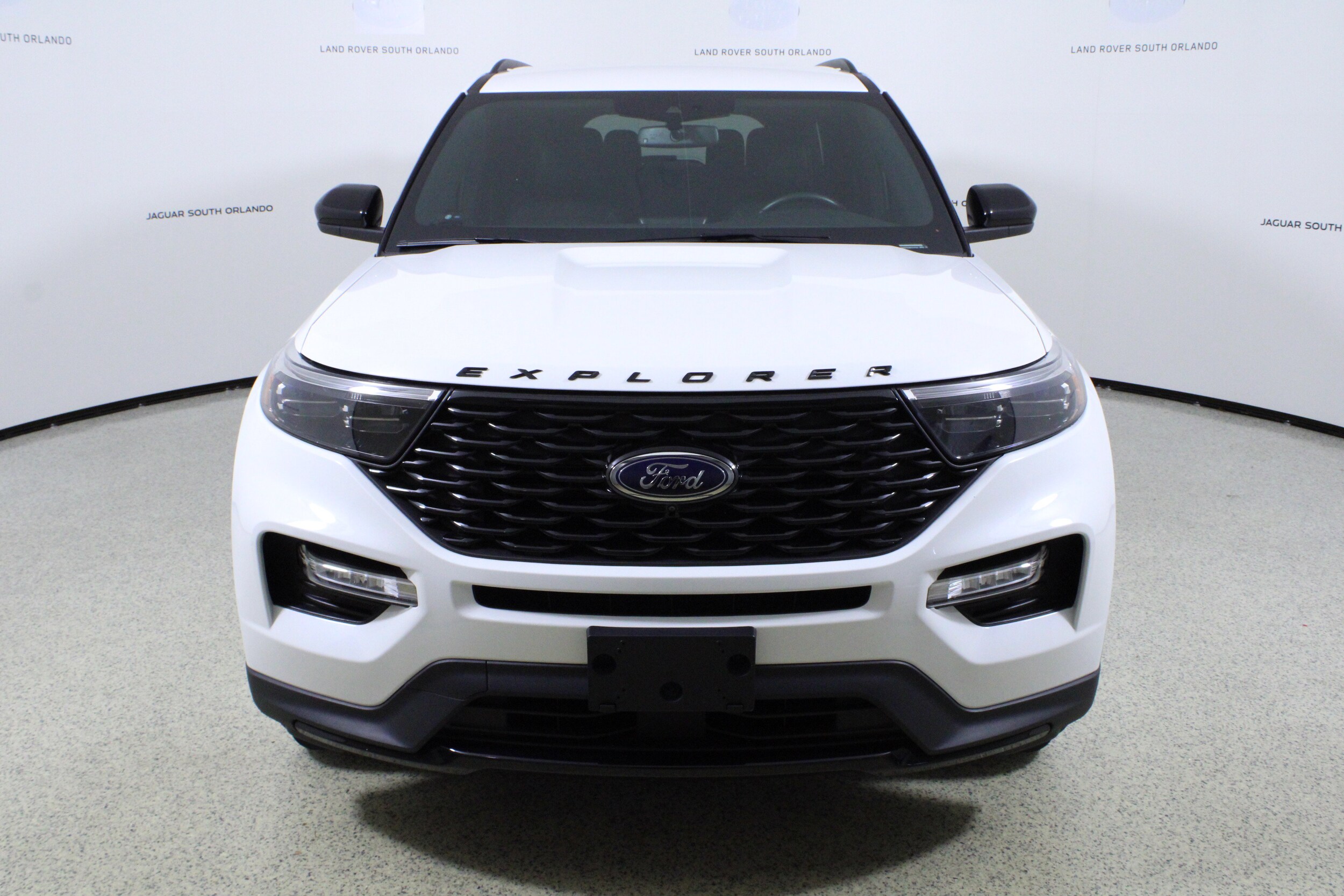 2023 Ford Explorer ST-Line photo 2