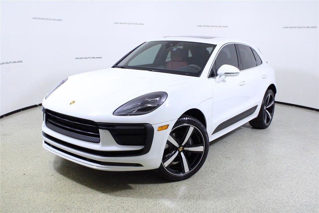 2022 Porsche Macan -'s photo