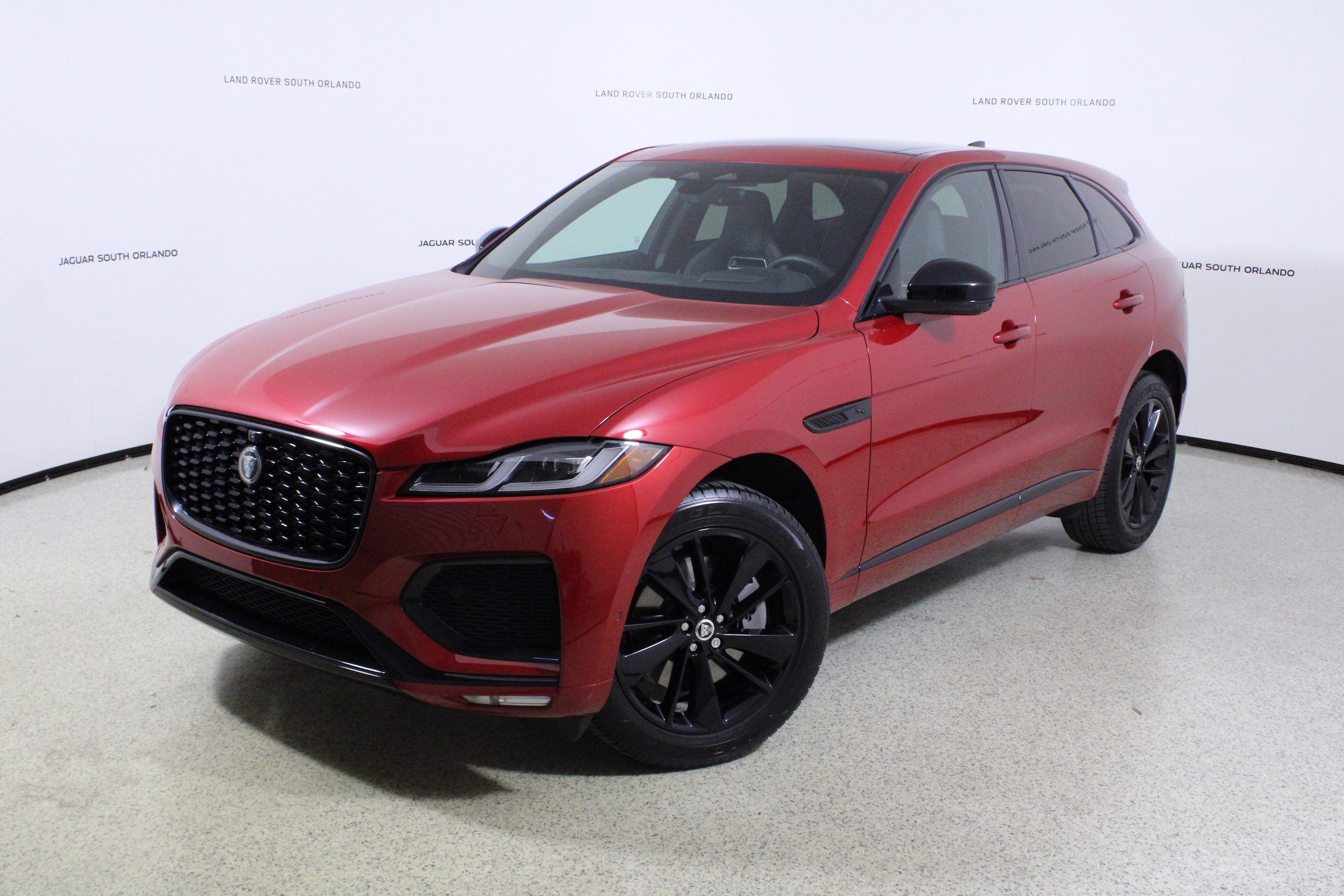 2026 Jaguar F-Pace R-Dynamic S's photo