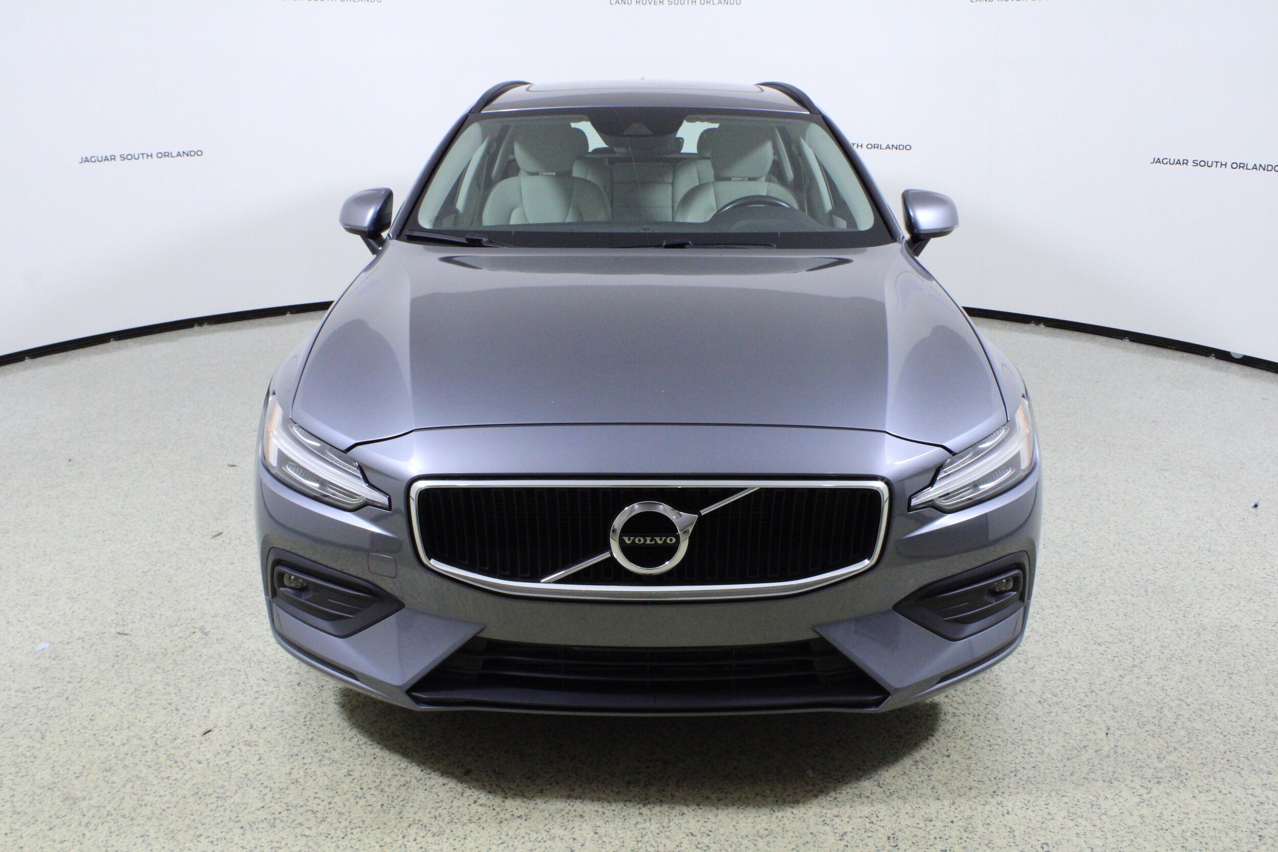 2021 Volvo V60 Momentum T5 photo 2
