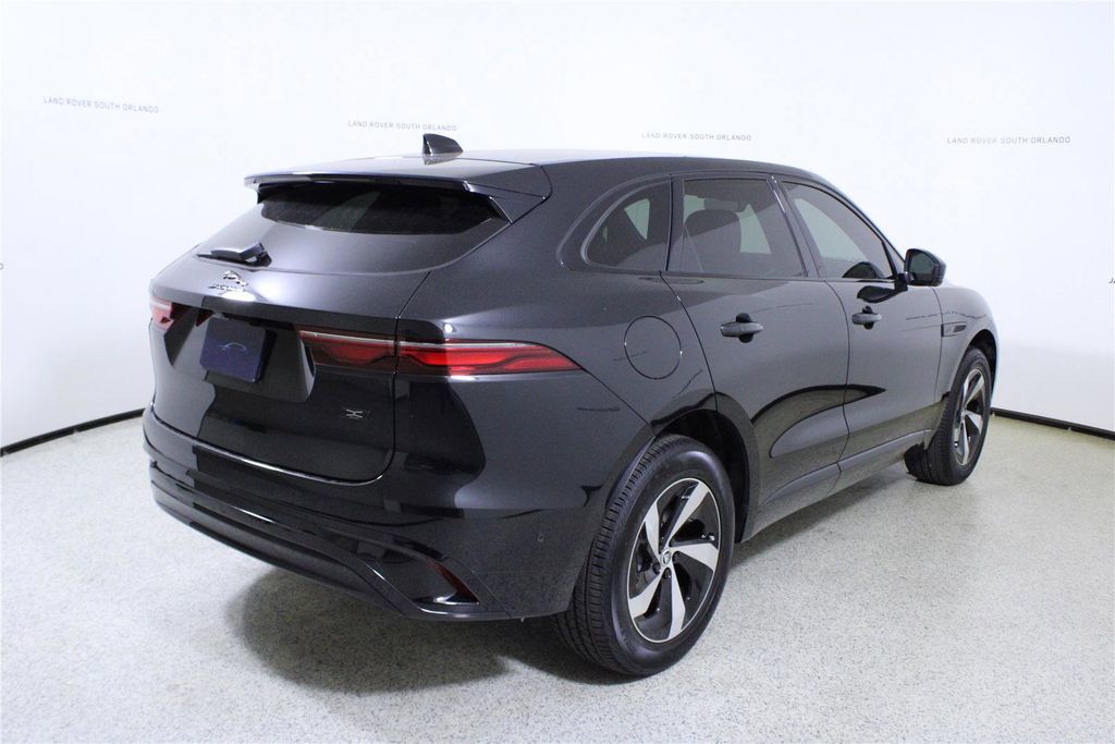 2026 Jaguar F-Pace R-Dynamic S - Photo 7