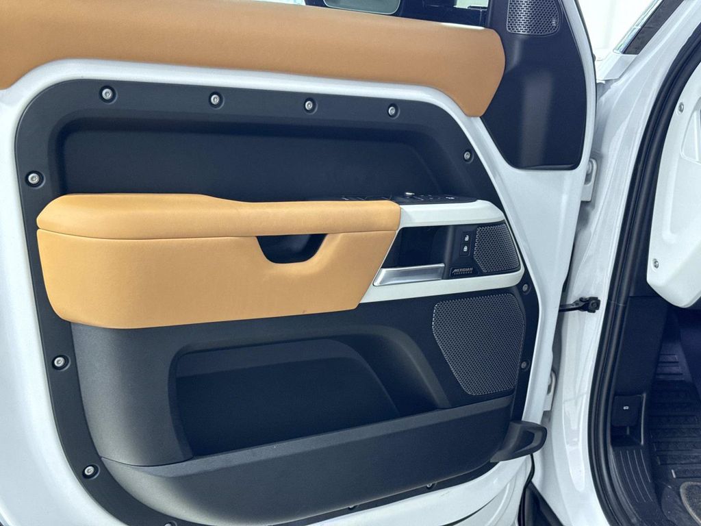 2023 Land Rover Defender X-Dynamic SE - Photo 16