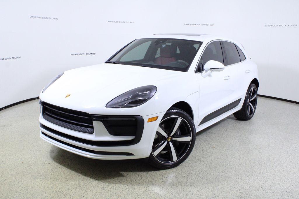 2022 Porsche Macan -'s photo