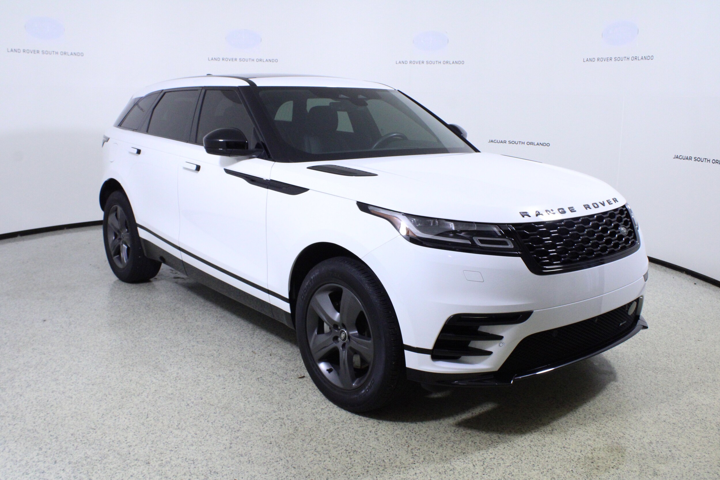 2022 Land Rover Range Rover Velar R-Dynamic S photo 3