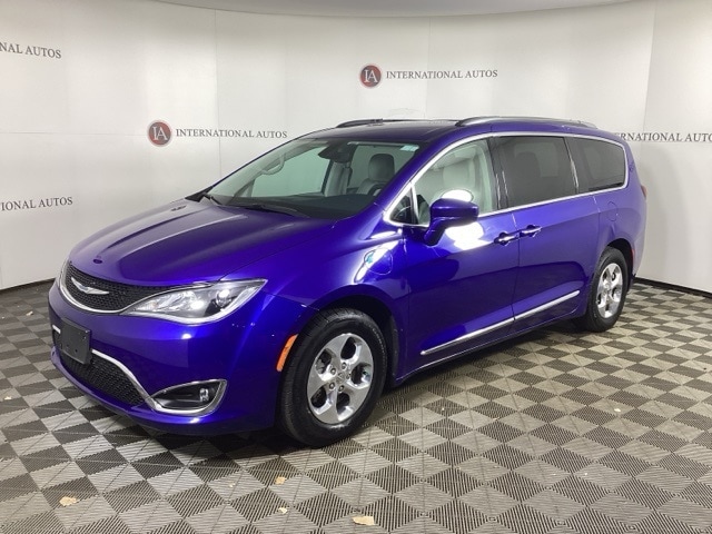 2020 Chrysler Pacifica Hybrid Touring L's photo