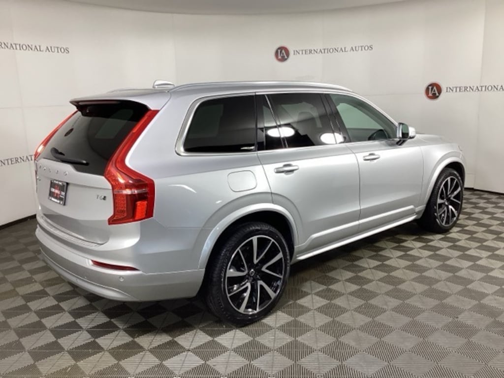 Used 2022 Volvo XC90 T6 Momentum SUV
