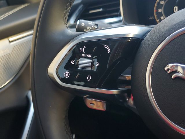 2025 Jaguar F-PACE R-Dynamic S - Photo 19