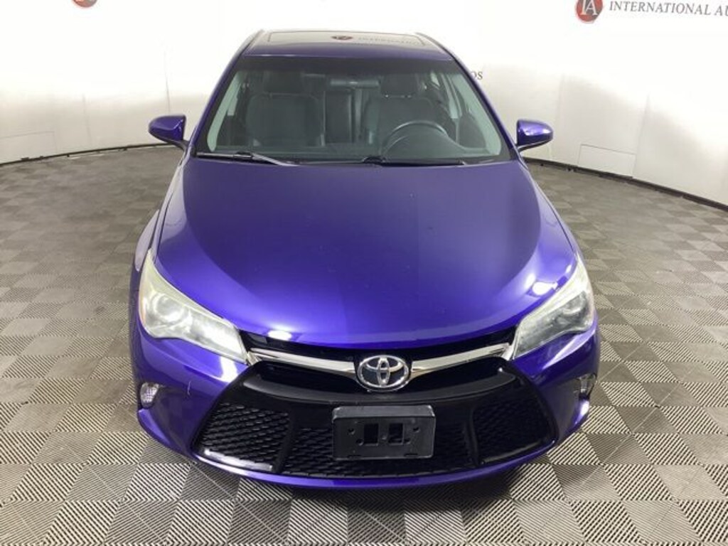 Used 2016 Toyota Camry SE Sedan