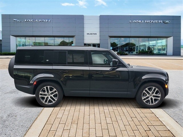 2023 Land Rover Defender 130 SE photo 2