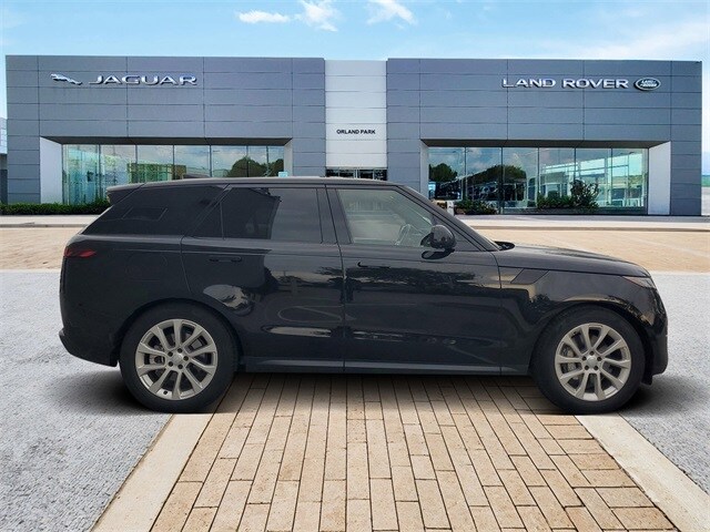 2025 Land Rover Range Rover Sport SE photo 2