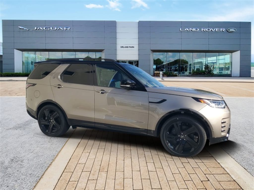 Used 2024 Land Rover Discovery Dynamic SE SUV