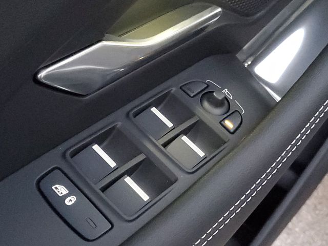 2024 Jaguar E-Pace R-DYNAMIC SE - Photo 24