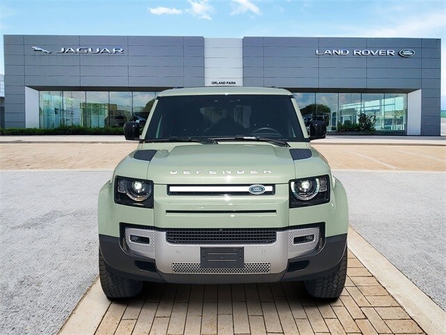 2023 Land Rover Defender 110 photo 2