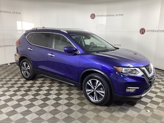 2019 Nissan Rogue SV photo 3