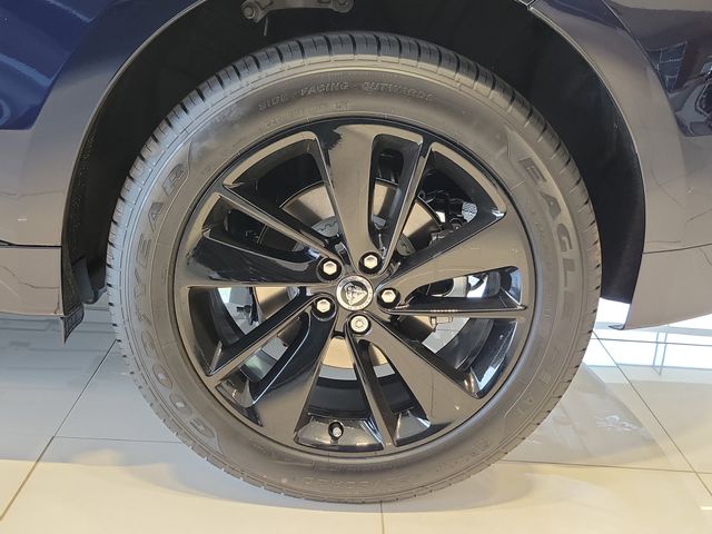 2026 Jaguar F-Pace R-Dynamic S - Photo 9