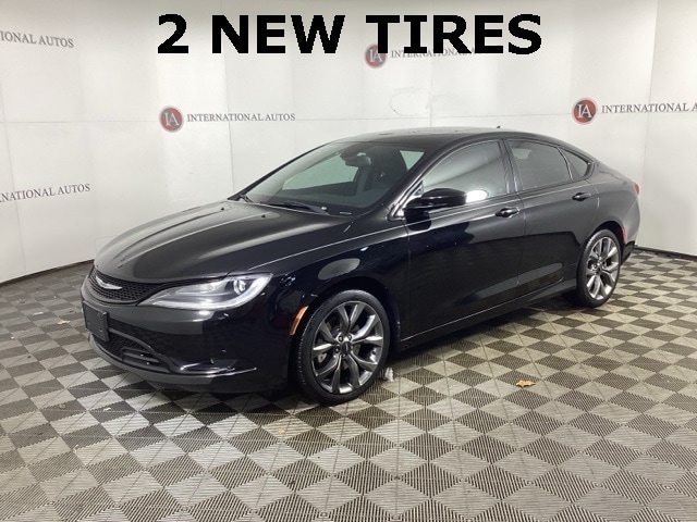 2016 Chrysler 200 S's photo
