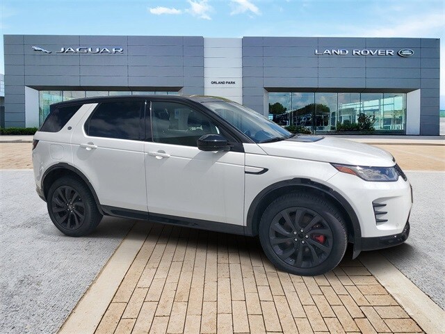 2024 Land Rover Discovery Sport SE photo 3