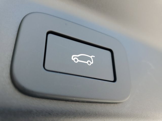 2026 Jaguar F-Pace R-Dynamic S - Photo 11