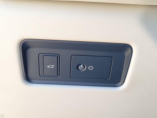 2026 Jaguar F-Pace R-Dynamic S - Photo 23