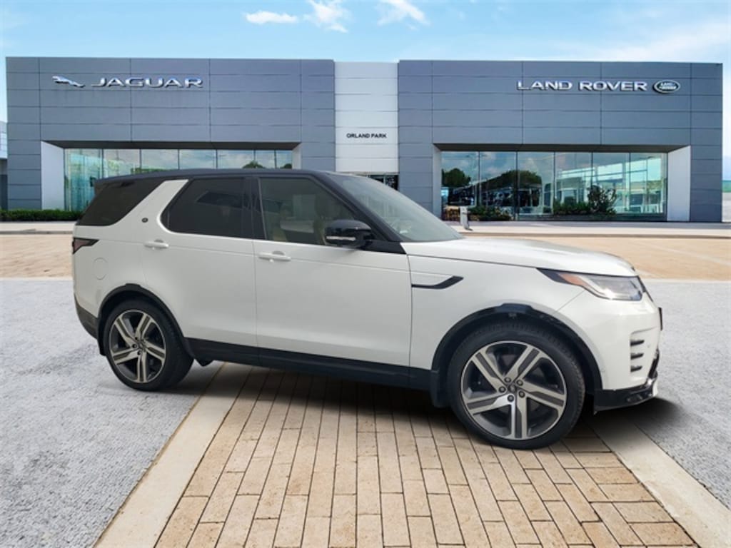 Used 2024 Land Rover Discovery Dynamic SE SUV