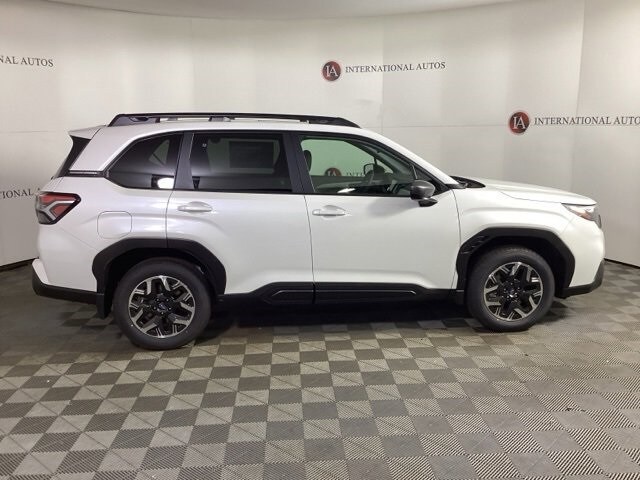 2025 Subaru Forester Premium photo 4
