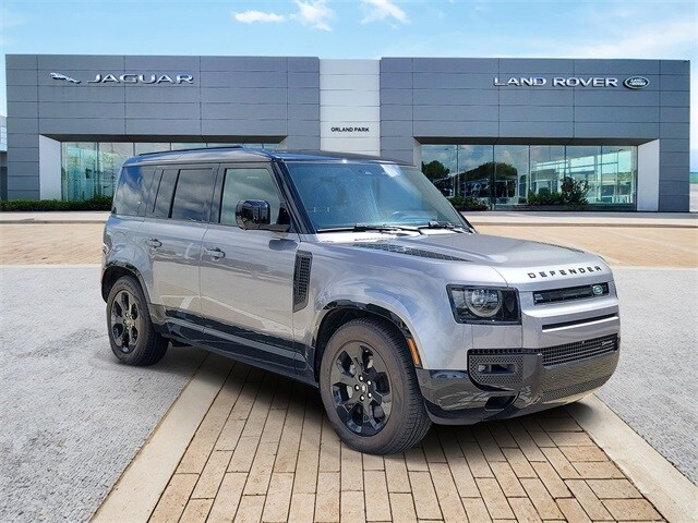 2023 Land Rover Defender 110 X-Dynamic SE photo 3
