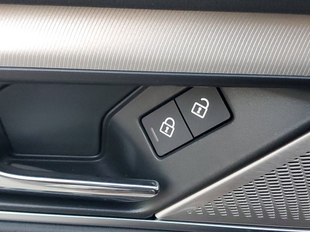 2026 Jaguar F-Pace R-Dynamic S - Photo 25