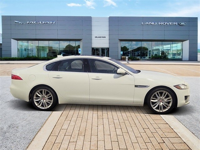 2016 Jaguar XF 35t Prestige photo 4