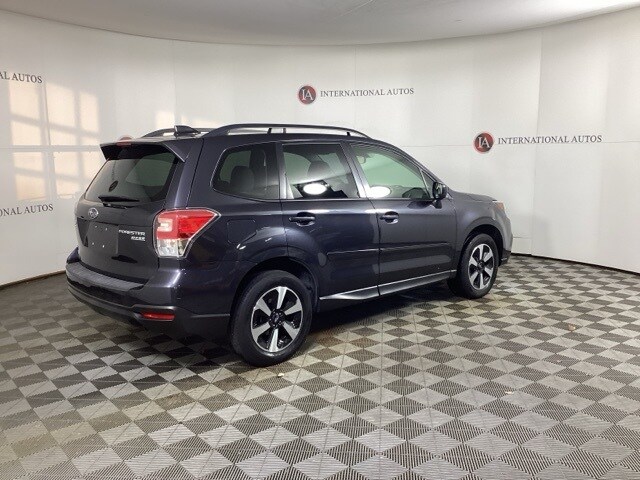 2017 Subaru Forester 2.5i Premium photo 4
