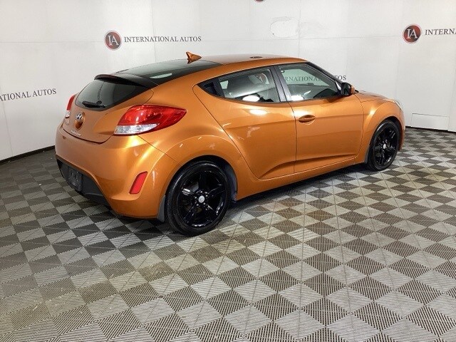 2013 Hyundai Veloster Base photo 4