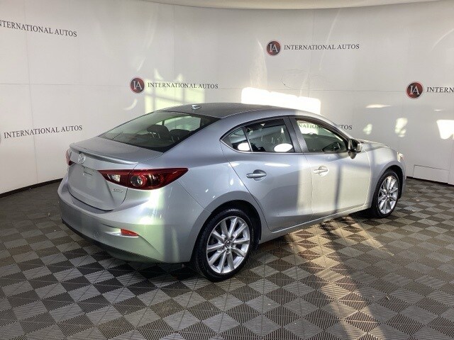 2017 Mazda Mazda3 Grand Touring photo 4