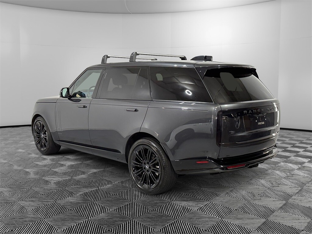 2023 Land Rover Range Rover SE photo 2