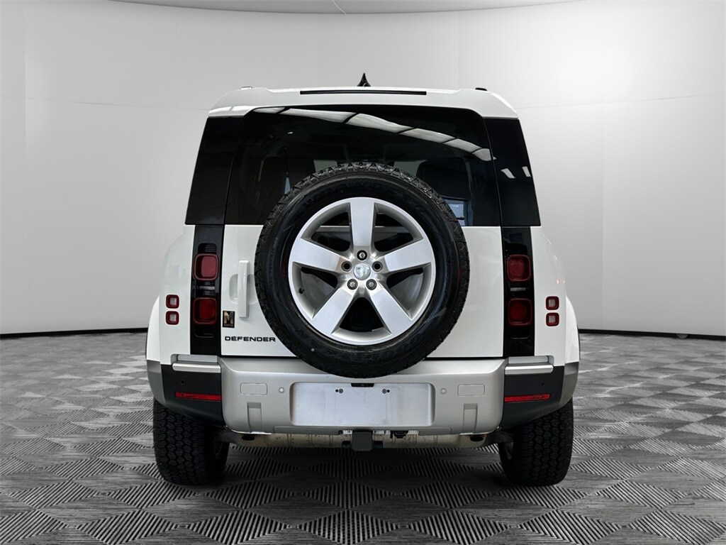 2025 Land Rover Defender 110 S photo 4