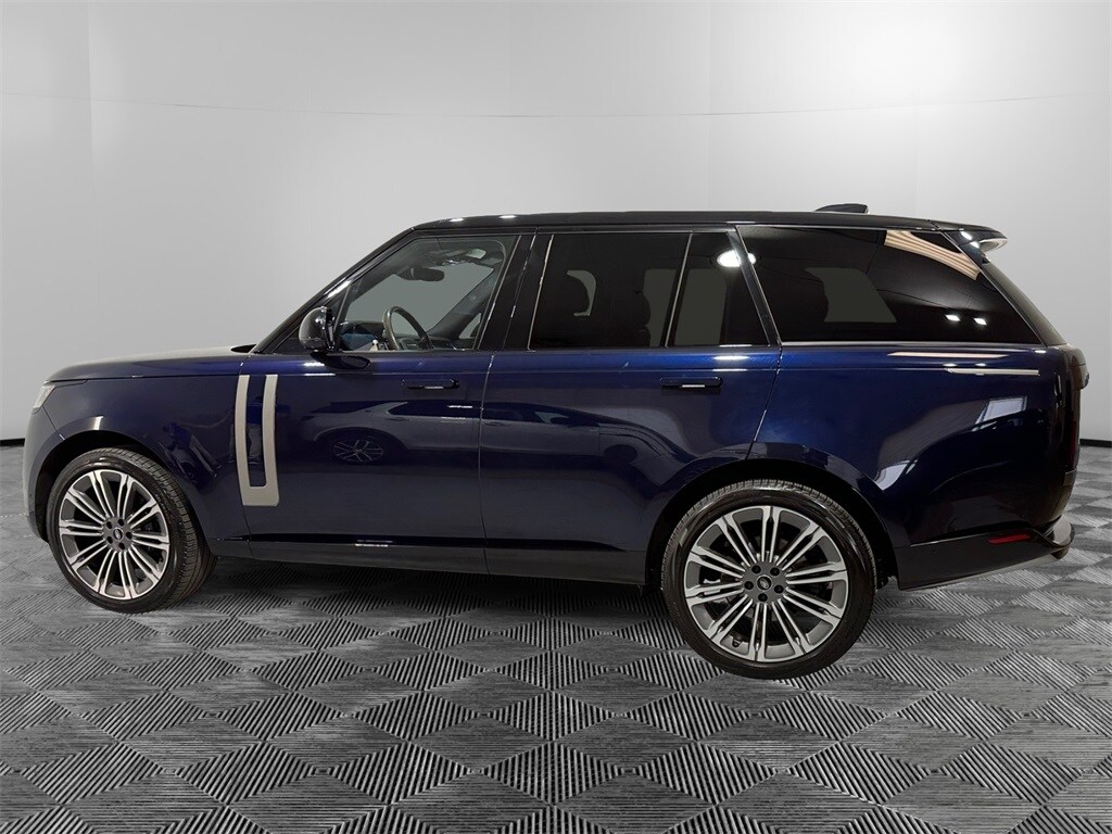 2023 Land Rover Range Rover SE photo 2