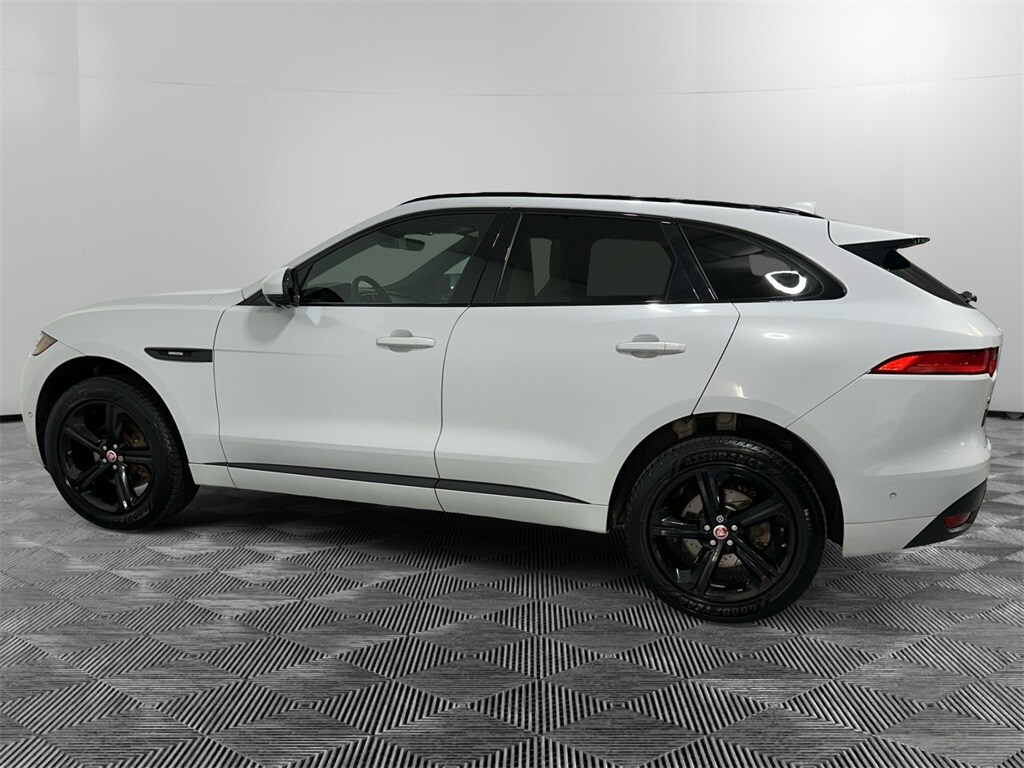 2019 Jaguar F-PACE R-Sport photo 2