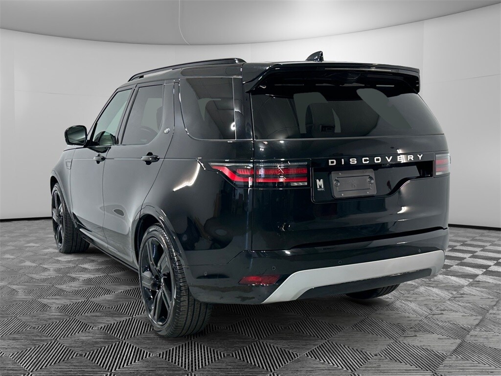 2024 Land Rover Discovery Metropolitan Edition photo 3