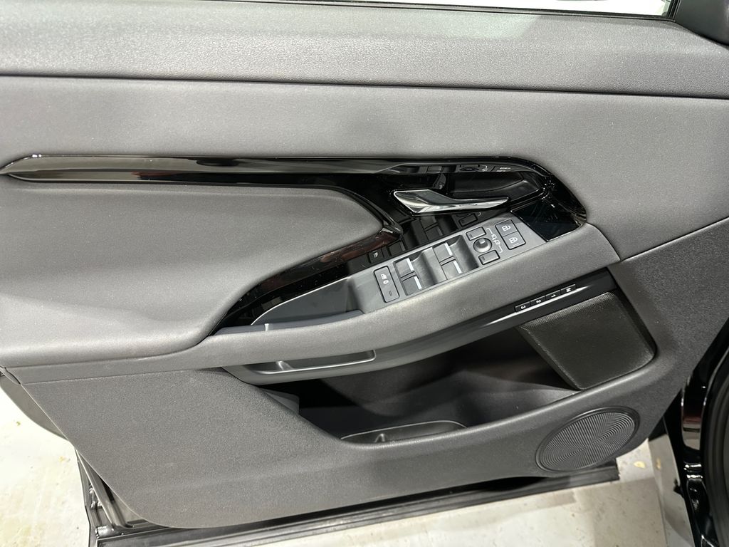 2025 Land Rover Range Rover Evoque Dynamic SE - Photo 17