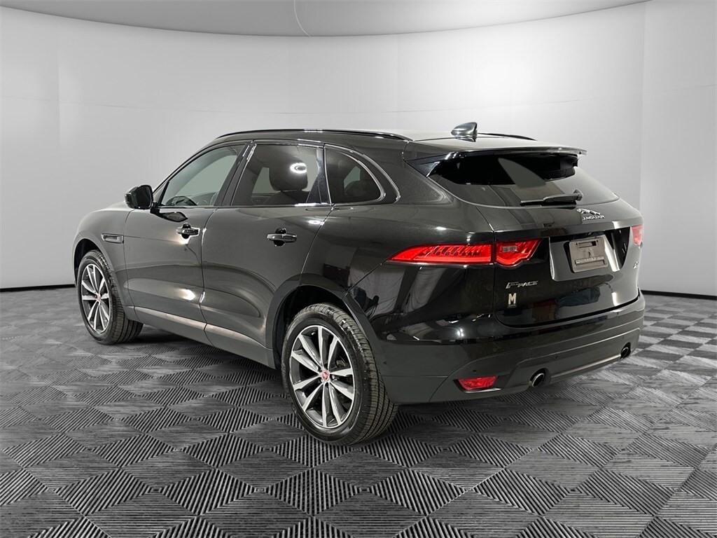 2020 Jaguar F-PACE Prestige photo 3