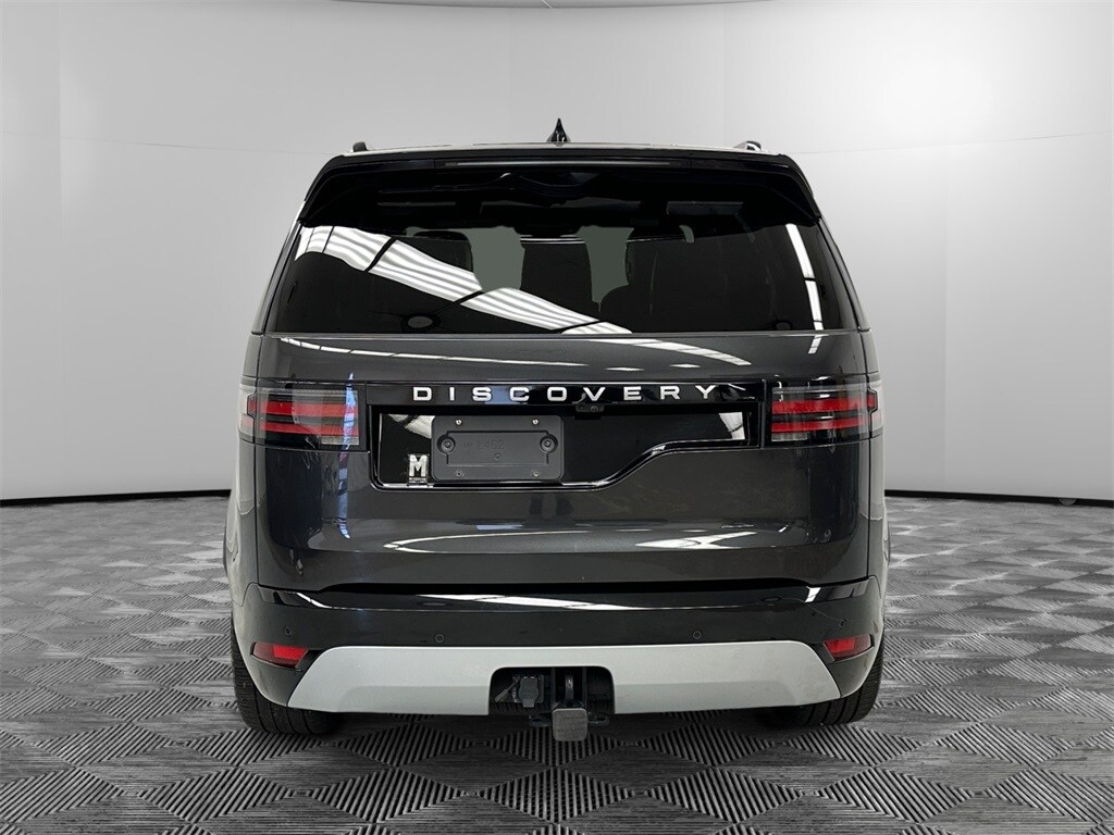 2024 Land Rover Discovery Metropolitan Edition photo 3