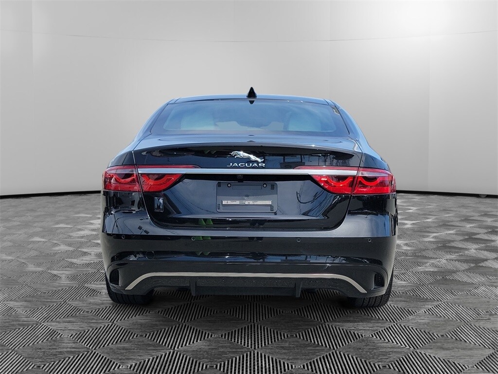 2024 Jaguar XF P300 R-Dynamic SE photo 4