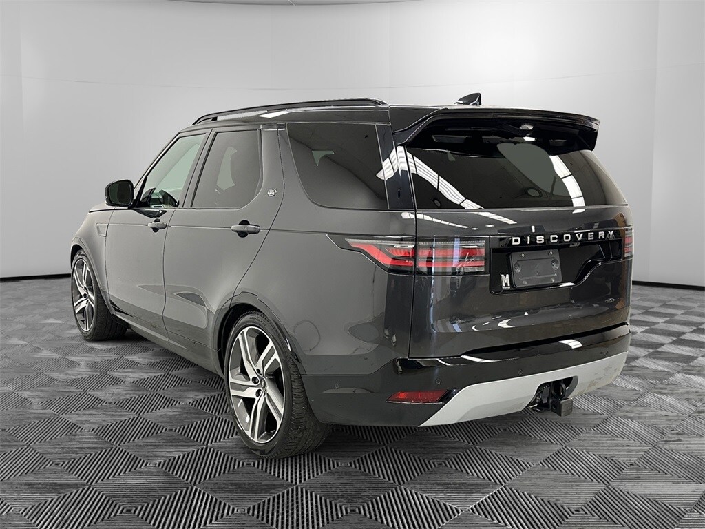2024 Land Rover Discovery Metropolitan Edition photo 2